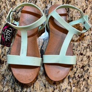 Vee Vee Mint Green Strappy Sandals size 5/6 youth